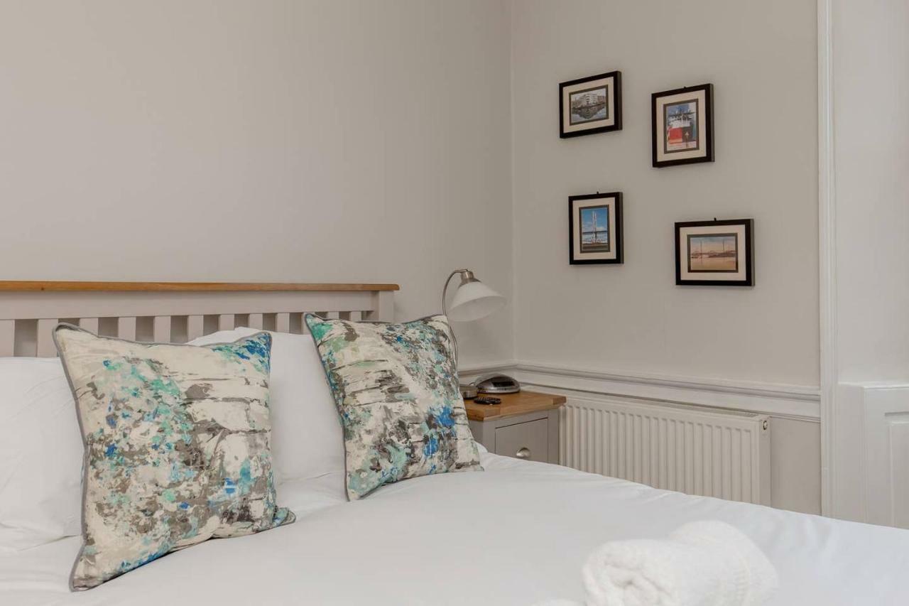 Altido Elegant Georgian 2-Bedrm Apt In Heart Of Old Town Appartamento Edimburgo Esterno foto