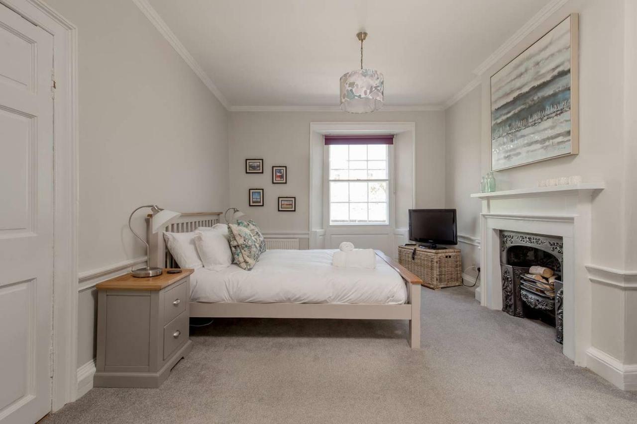 Altido Elegant Georgian 2-Bedrm Apt In Heart Of Old Town Appartamento Edimburgo Esterno foto