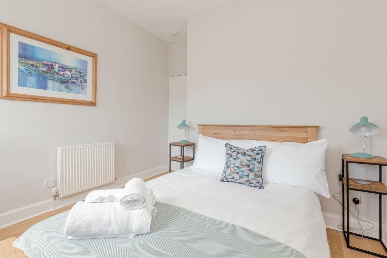 Altido Elegant Georgian 2-Bedrm Apt In Heart Of Old Town Appartamento Edimburgo Esterno foto