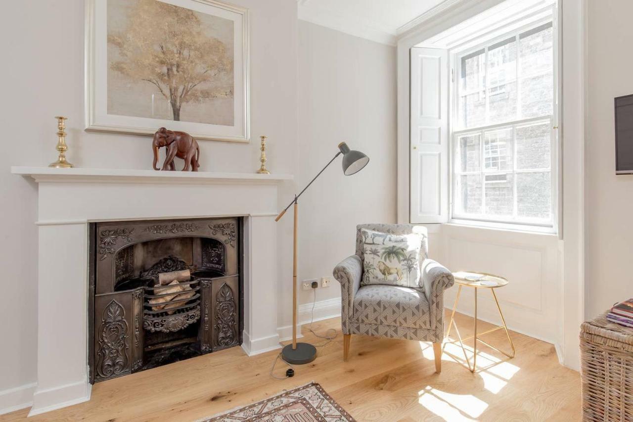 Altido Elegant Georgian 2-Bedrm Apt In Heart Of Old Town Appartamento Edimburgo Esterno foto