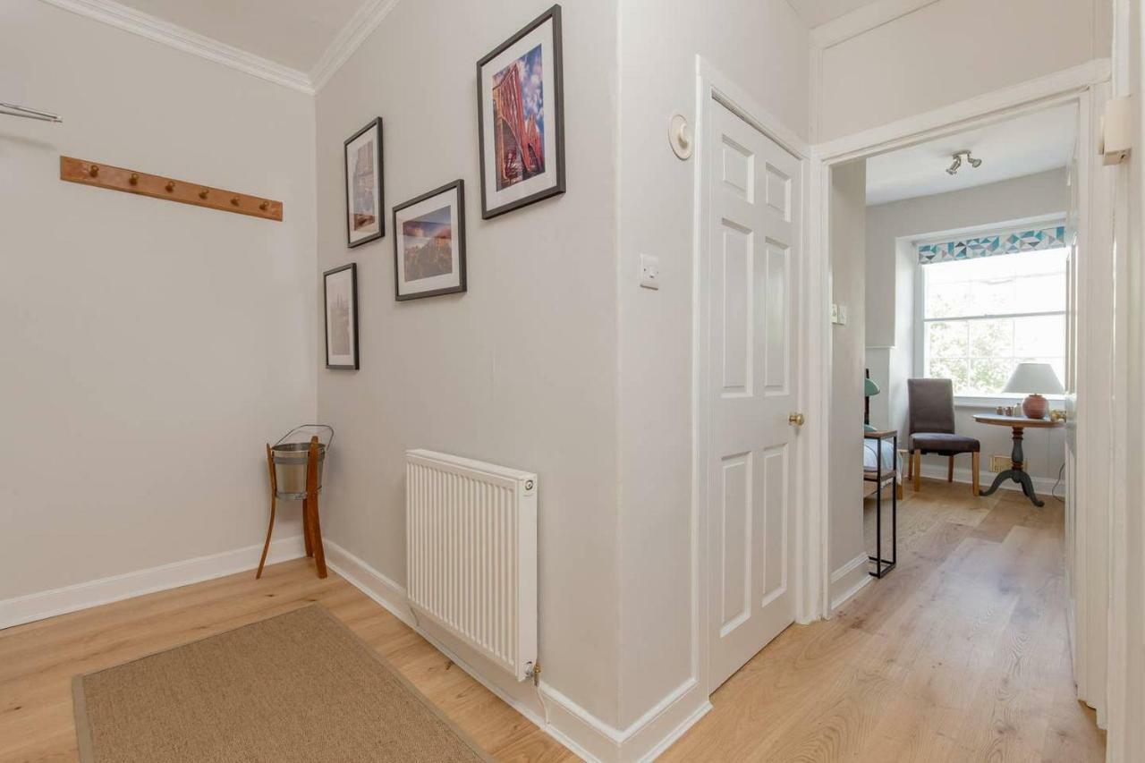 Altido Elegant Georgian 2-Bedrm Apt In Heart Of Old Town Appartamento Edimburgo Esterno foto