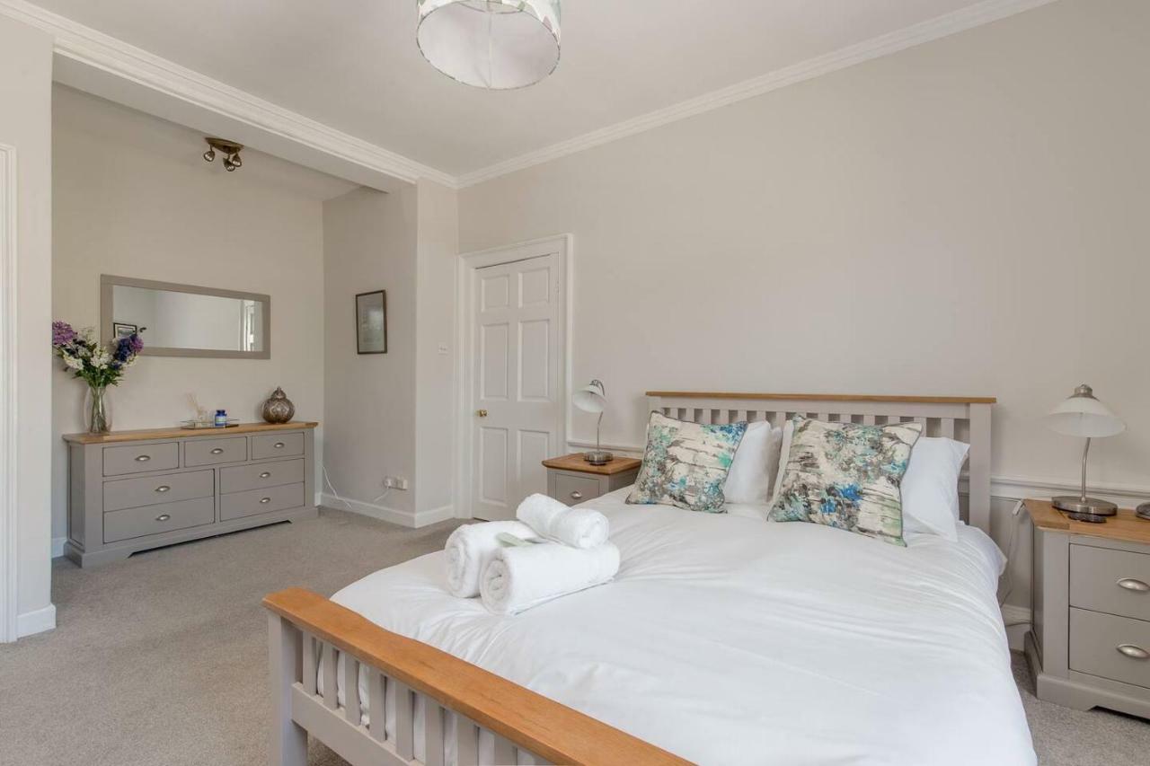 Altido Elegant Georgian 2-Bedrm Apt In Heart Of Old Town Appartamento Edimburgo Esterno foto