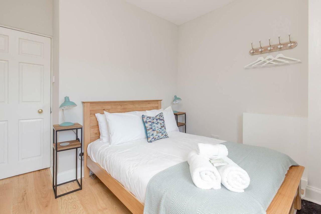 Altido Elegant Georgian 2-Bedrm Apt In Heart Of Old Town Appartamento Edimburgo Esterno foto