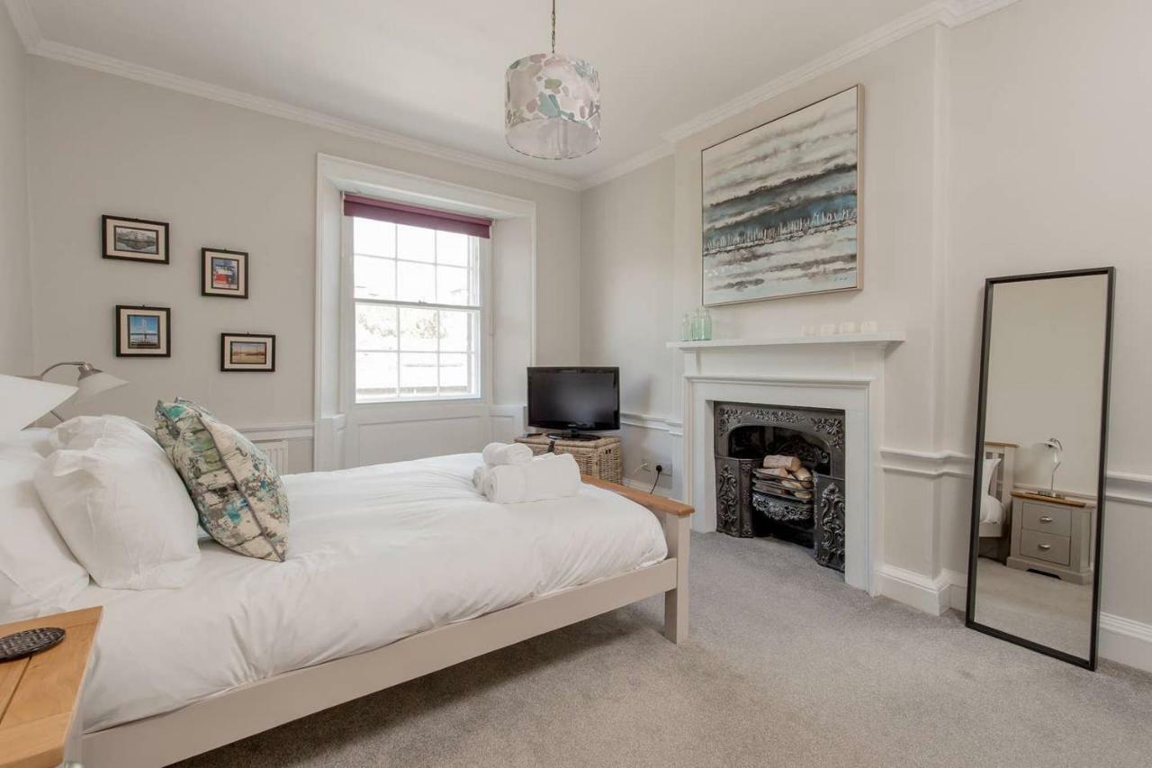 Altido Elegant Georgian 2-Bedrm Apt In Heart Of Old Town Appartamento Edimburgo Esterno foto